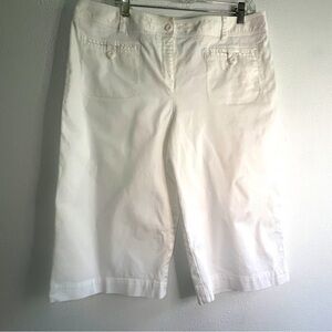 Rafaella Studio white capris, 98% cotton, 2% spandex. Sz 16. Preowned. EUC.